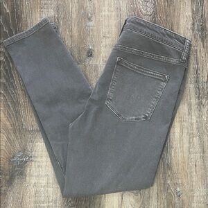 Vervet Women’s Gray Denim Jeans, Sz 29
26.5” Inseam (also cute crops).